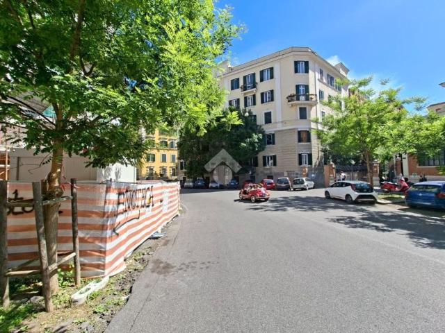 Capannone in vendita a Municipio Roma I, Roma Capitale