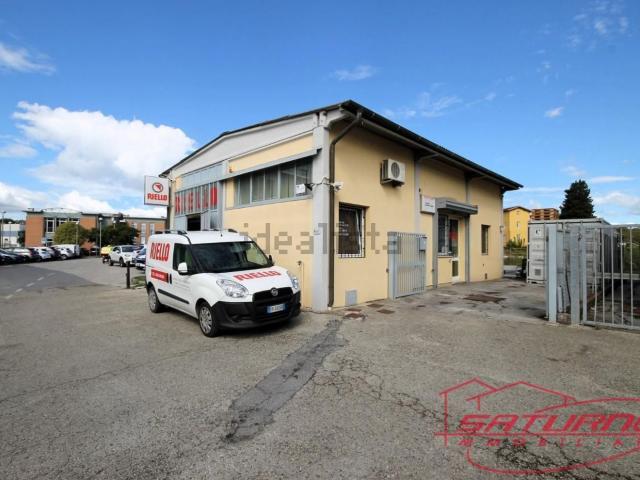Capannone in vendita a Santissima Annunziata, Bagni Di Lucca Ponte