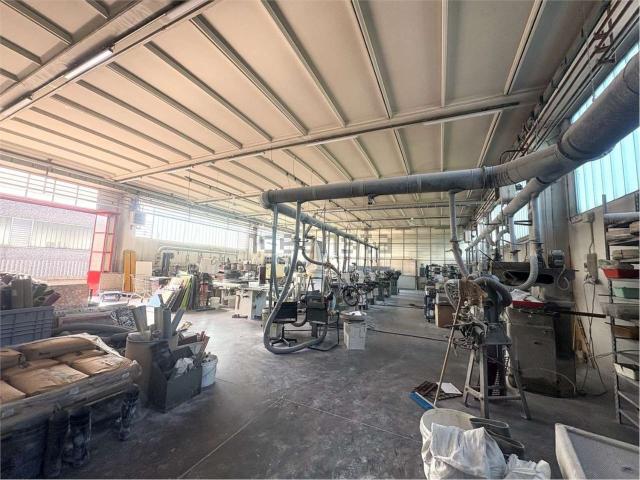 Capannone in vendita a Grumello Del Monte, Bergamo