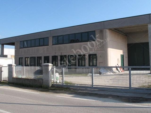 Capannone in vendita a Casale di Scodosia, Padova
