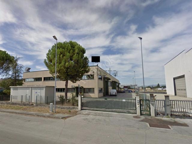 Capannone in vendita a Zona industriale Fratelli Pierino, Mariano e Silvio Guzzini, Recanati