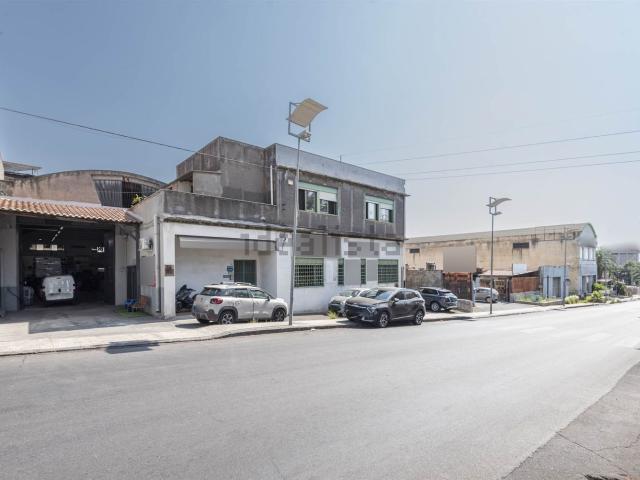 Capannone in vendita a Mezzocampo, Misterbianco