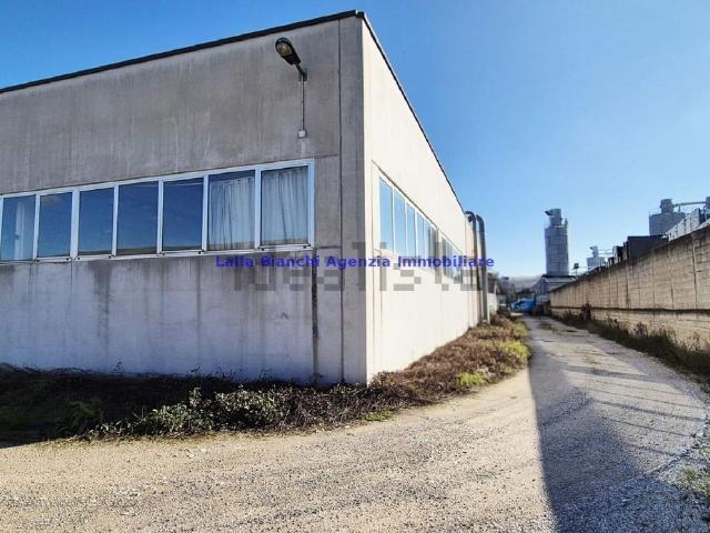 Locale Commerciale in vendita a Marche, Pesaro E Urbino
