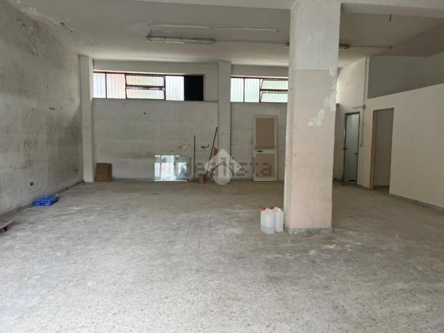 Capannone in vendita a Casavatore, Campania