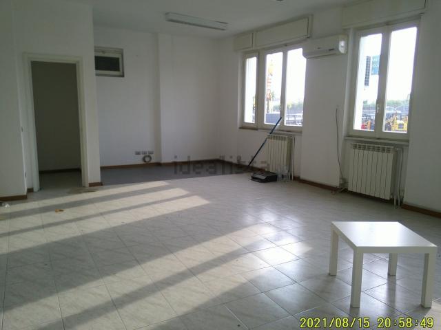 Capannone in vendita a Villaggio degli Sposi, Bergamo