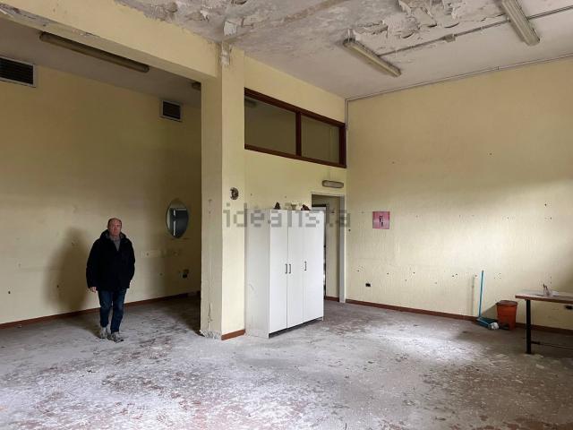 Capannone in vendita a Arzano, Campania