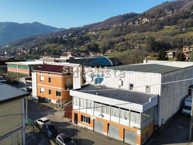 Capannone in vendita a Gandino, Lombardia