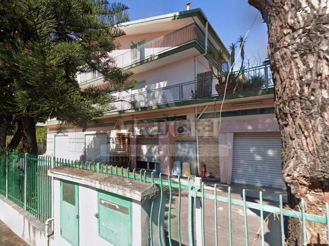 Capannone in vendita a Salerno, Campania