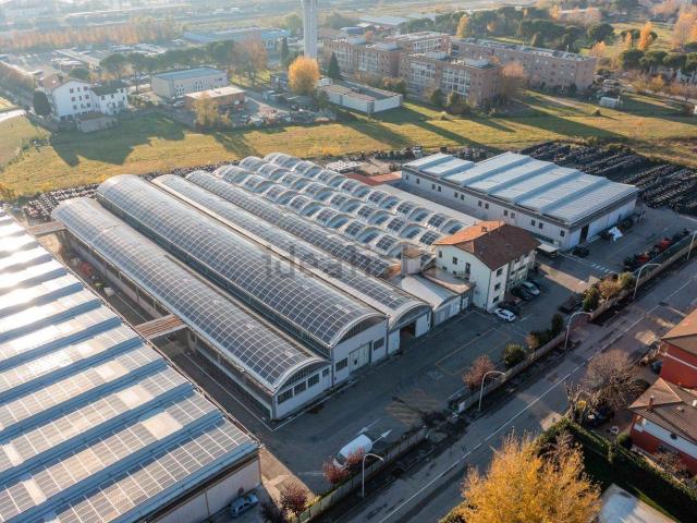 Capannone in vendita a Grandi Italiani, Forlì