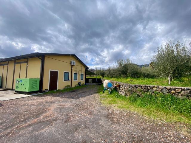 Capannone in vendita a Pisano, Zafferana Etnea