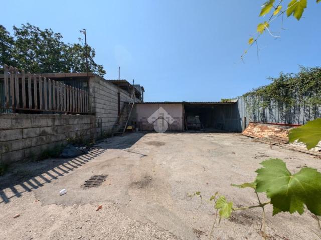 Capannone in vendita a San Nicola La Strada, Campania