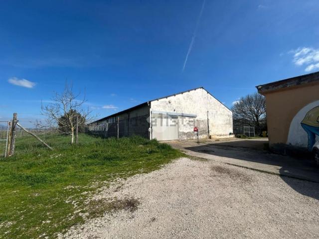 Capannone in vendita a Stracciapanni, Aprilia