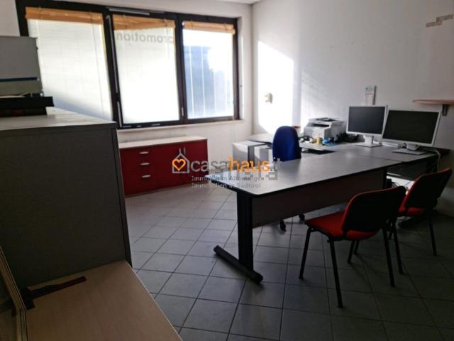 Capannone in vendita a Oltrisarco-Aslago - Oberau-Haslach, Bolzano - Bozen