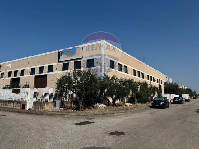 Capannone in vendita a Bari