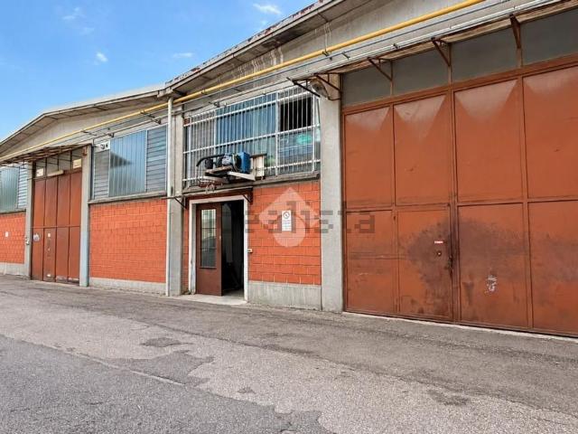 Capannone in vendita a Gambarone, Rozzano