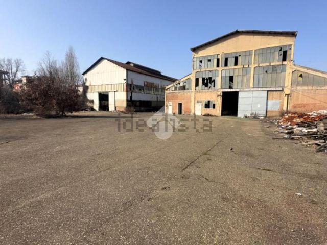Capannone in vendita a Quartiere G3, Novi Ligure