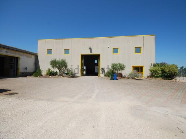 Capannone in vendita a Campello Sul Clitunno, Umbria