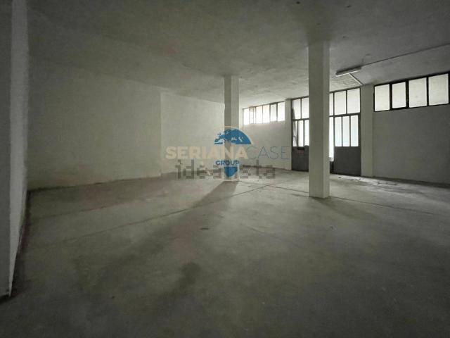 Capannone in vendita a Alzano Lombardo, Lombardia