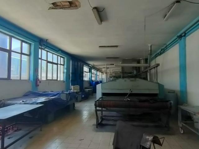 Capannone in vendita a Solofra, Campania
