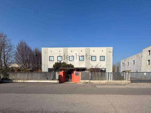 Capannone in vendita a Pizzighettone, Lombardia