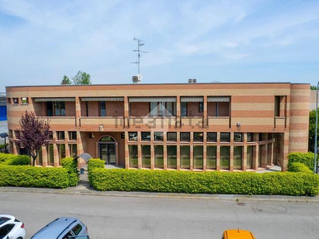Capannone in vendita a Cavazzoli, Re