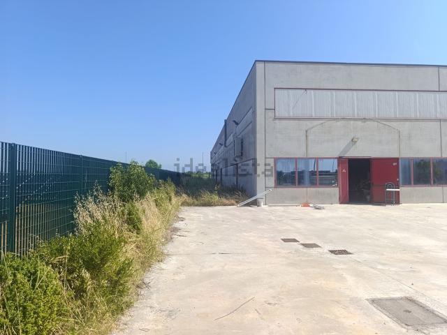 Capannone in vendita a Fara Olivana, Lombardia