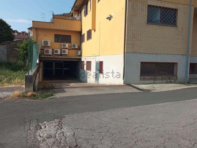 Capannone in vendita a Cura, Vetralla