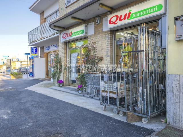 Capannone in vendita a Contrada Valle Verde, Macerata