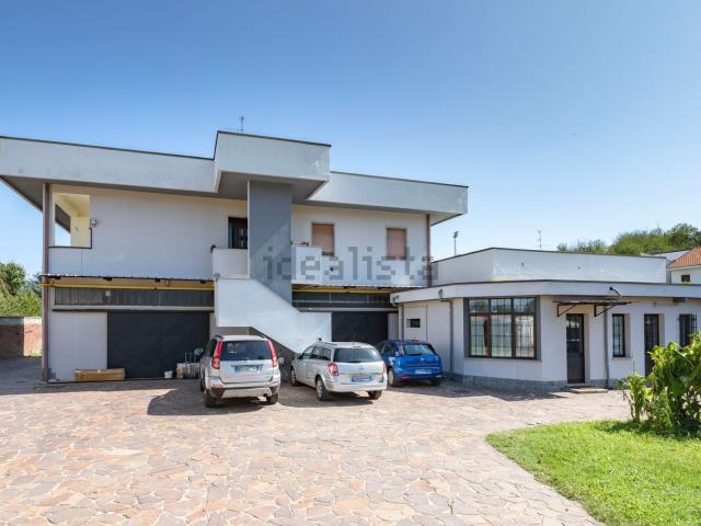 Capannone in vendita a Altopiano di Seveso, Seveso