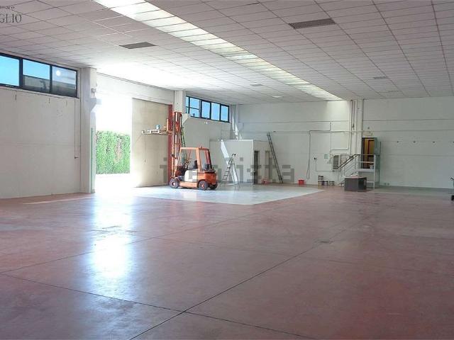 Capannone in vendita a Unione dei comuni del Distretto Ceramico, Fiorano Modenese