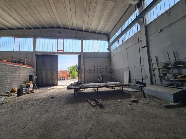 Capannone in vendita a Pratofontana, Re