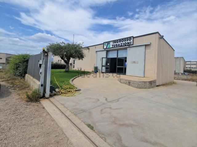 Capannone in vendita a Cabu Abbas, Olbia