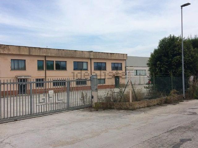 Capannone in vendita a Marche, Macerata