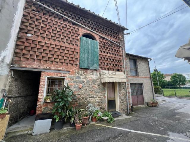 Capannone in vendita a Porcari, Toscana