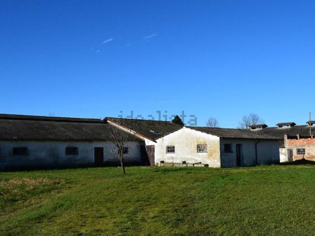 Capannone in vendita a Val d’Enza, Re
