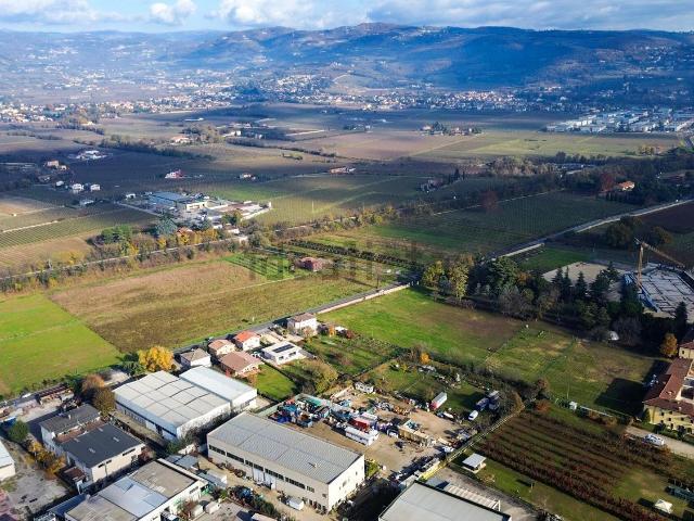 Capannone in vendita a Pescantina, Veneto
