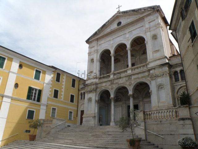 Capannone in vendita a Romagnano, Massa