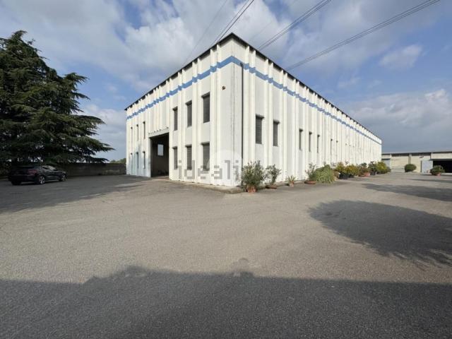 Capannone in vendita a Castrezzato, Lombardia