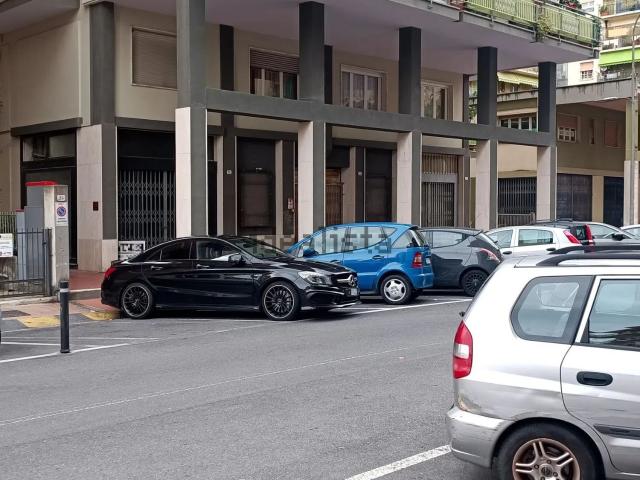Capannone in vendita a Ventimiglia, Liguria