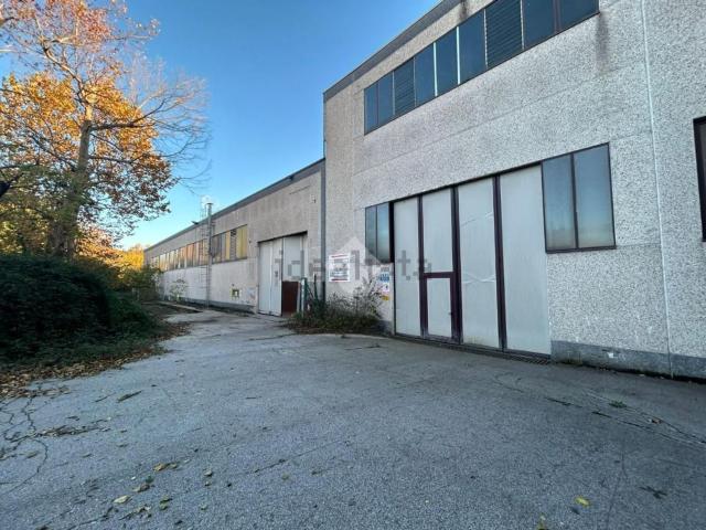 Capannone in vendita a Cellatica, Lombardia