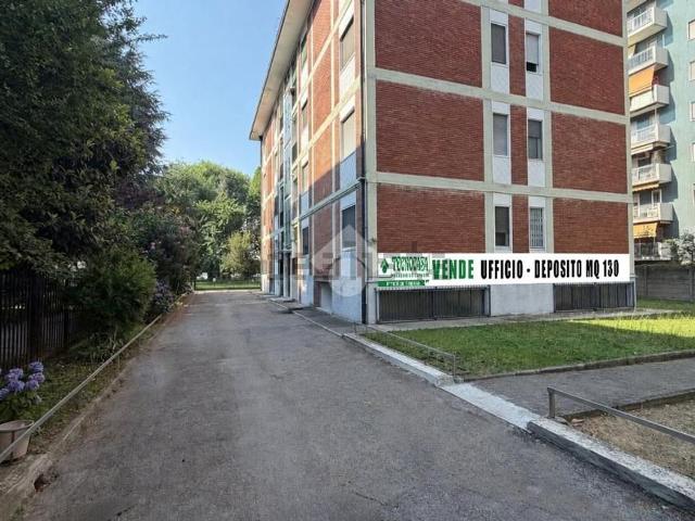 Capannone in vendita a Novate Milanese, Lombardia