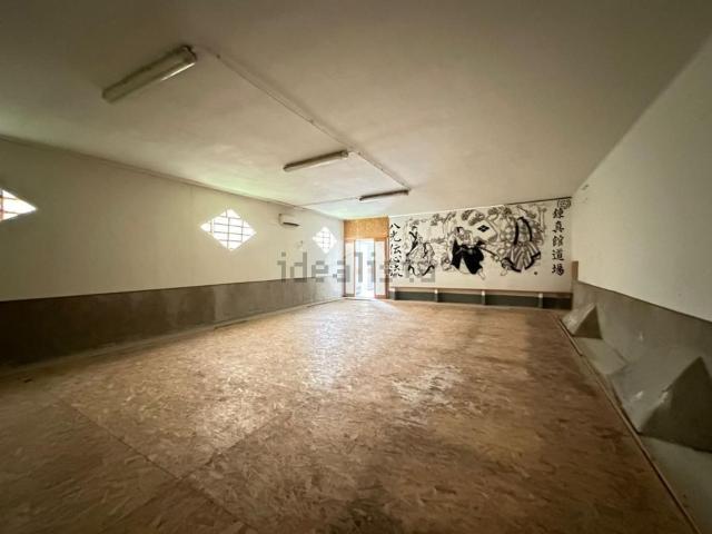 Capannone in vendita a Multedo, Genova