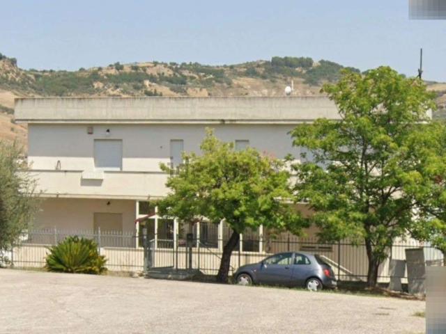 Capannone in vendita a Pianapuccia, Scafa