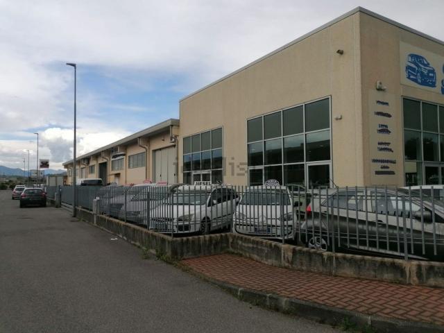 Capannone in vendita a Villaggio Famiglia, Rovato