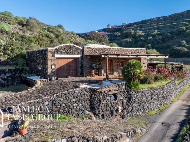 Capannone in vendita a Tráçino, Pantelleria Aeroporto