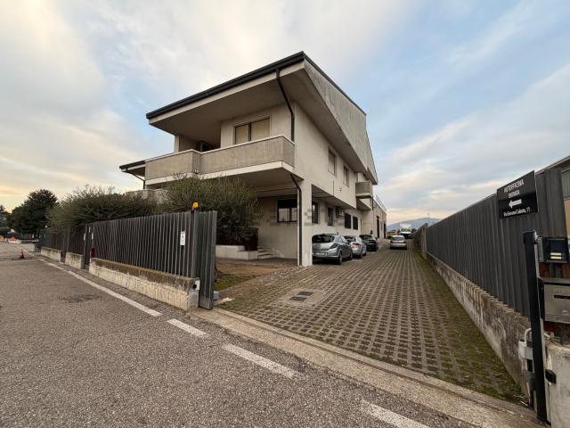 Capannone in vendita a Case Nuove, San Martino Buon Albergo