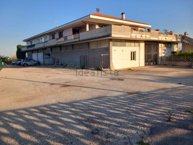Capannone in vendita a Tollo, Abruzzo