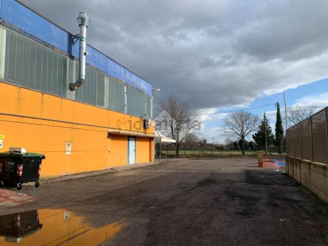Capannone in vendita a Sud, San Giovanni Lupatoto