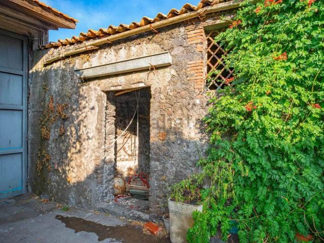 Capannone in vendita a Nicolosi, Sicilia