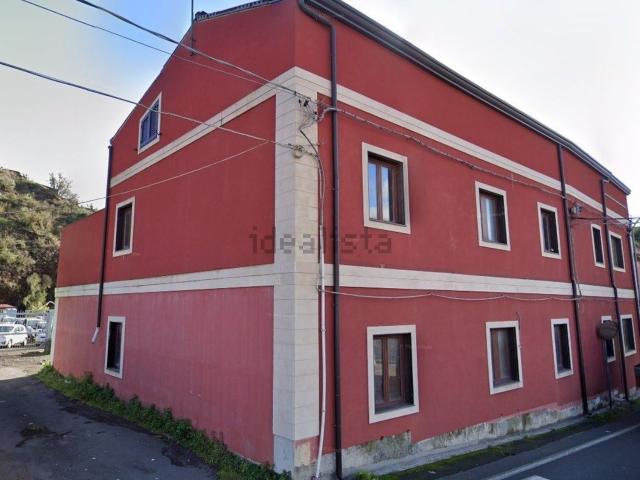 Capannone in vendita a Aci Sant'antonio, Sicilia